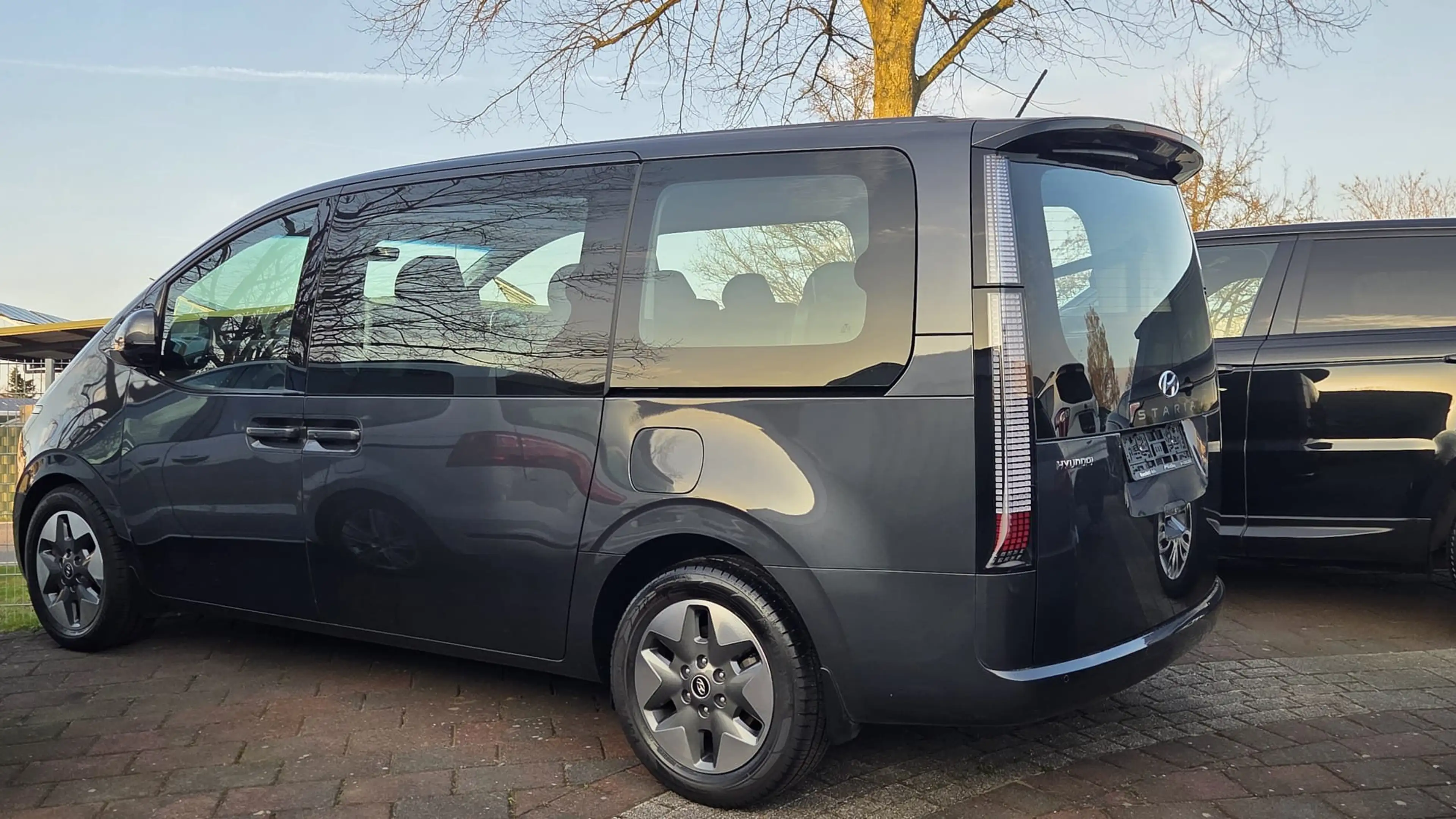 Hyundai STARIA Trend 2WD 9 Sitzer Anhängerkupplung