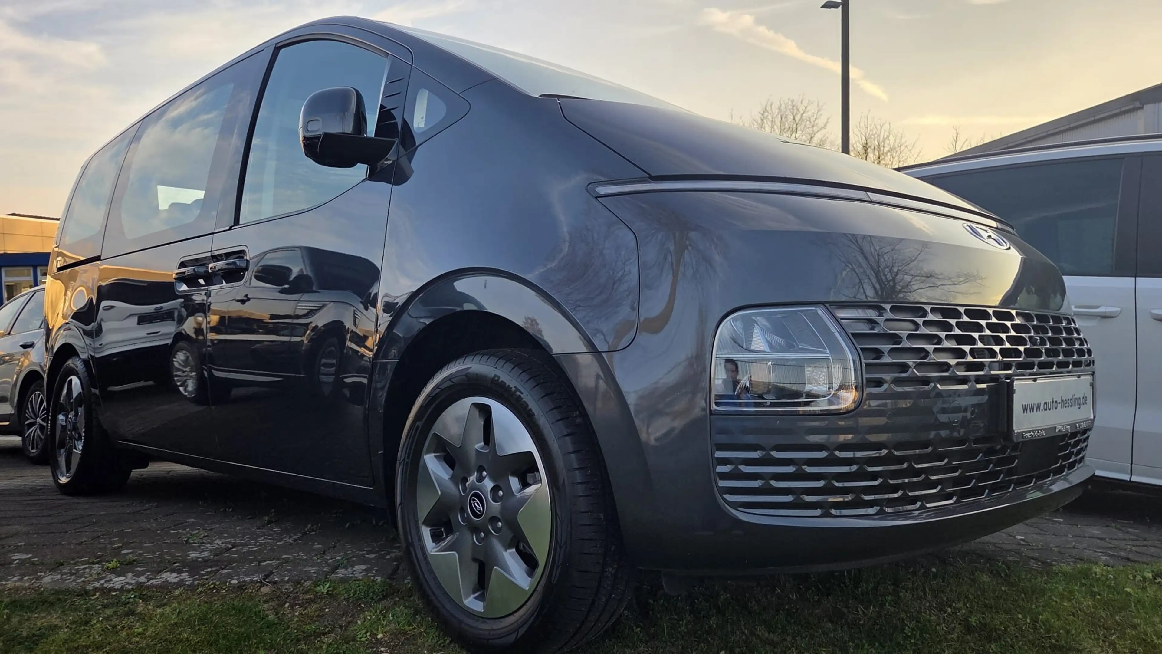 Hyundai STARIA Trend 2WD 9 Sitzer Anhängerkupplung — photo 10
