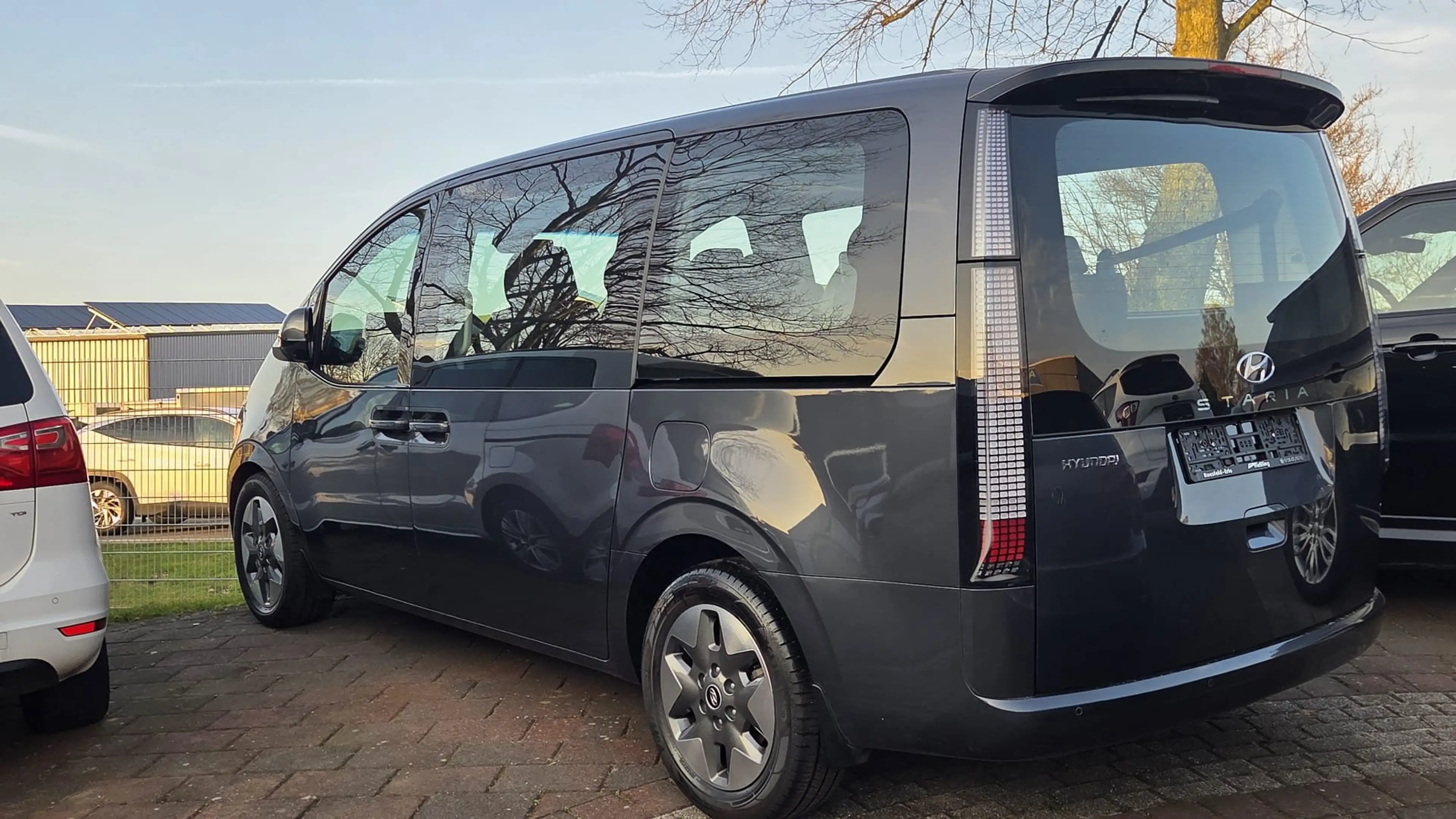 Hyundai STARIA Trend 2WD 9 Sitzer Anhängerkupplung — photo 4