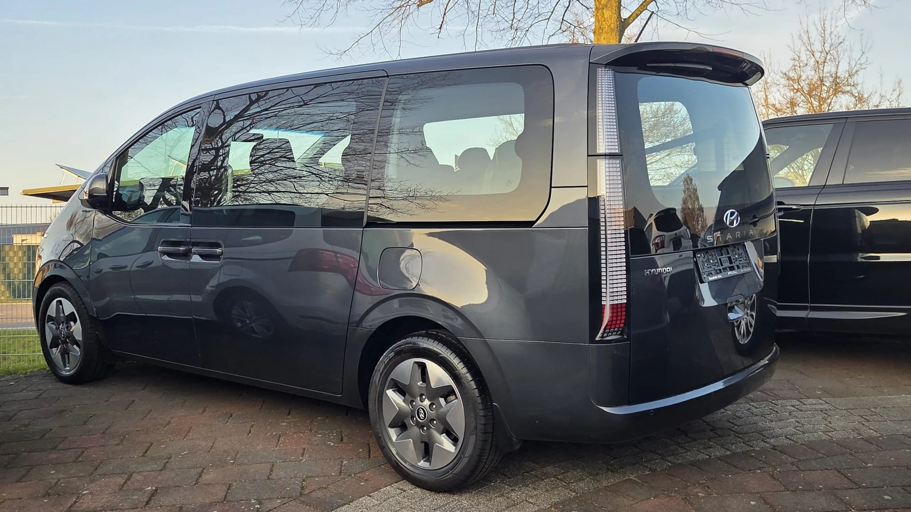 Hyundai STARIA Trend 2WD 9 Sitzer Anhängerkupplung — photo 6