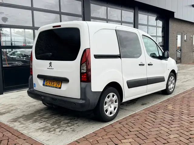 Peugeot Partner view 2