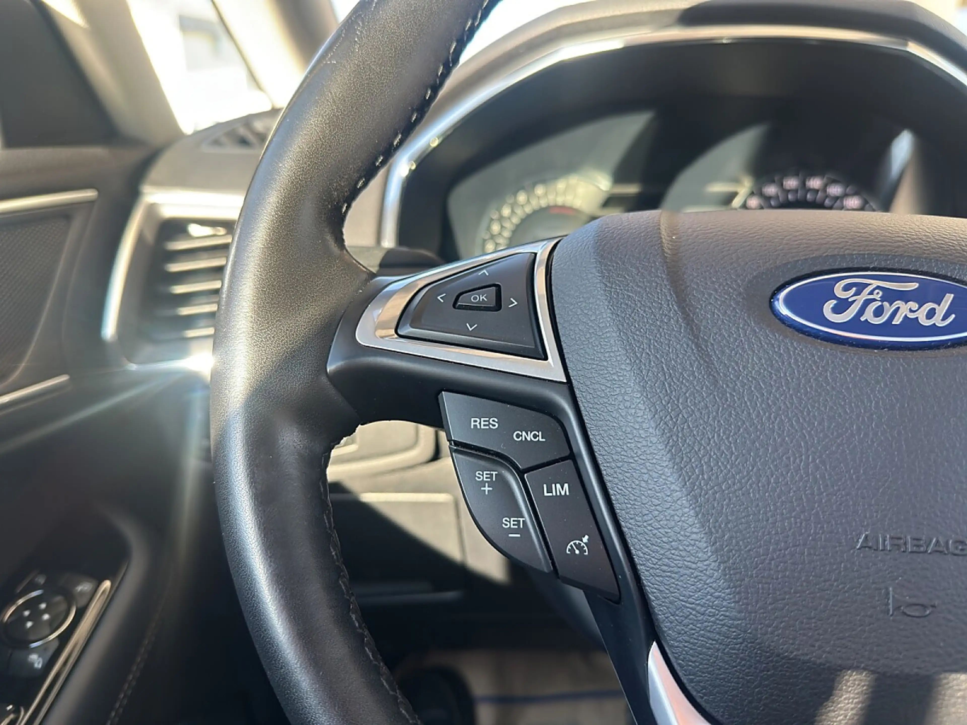 Ford Galaxy 2,5 Duratec Hybrid Titanium Aut. — photo 12