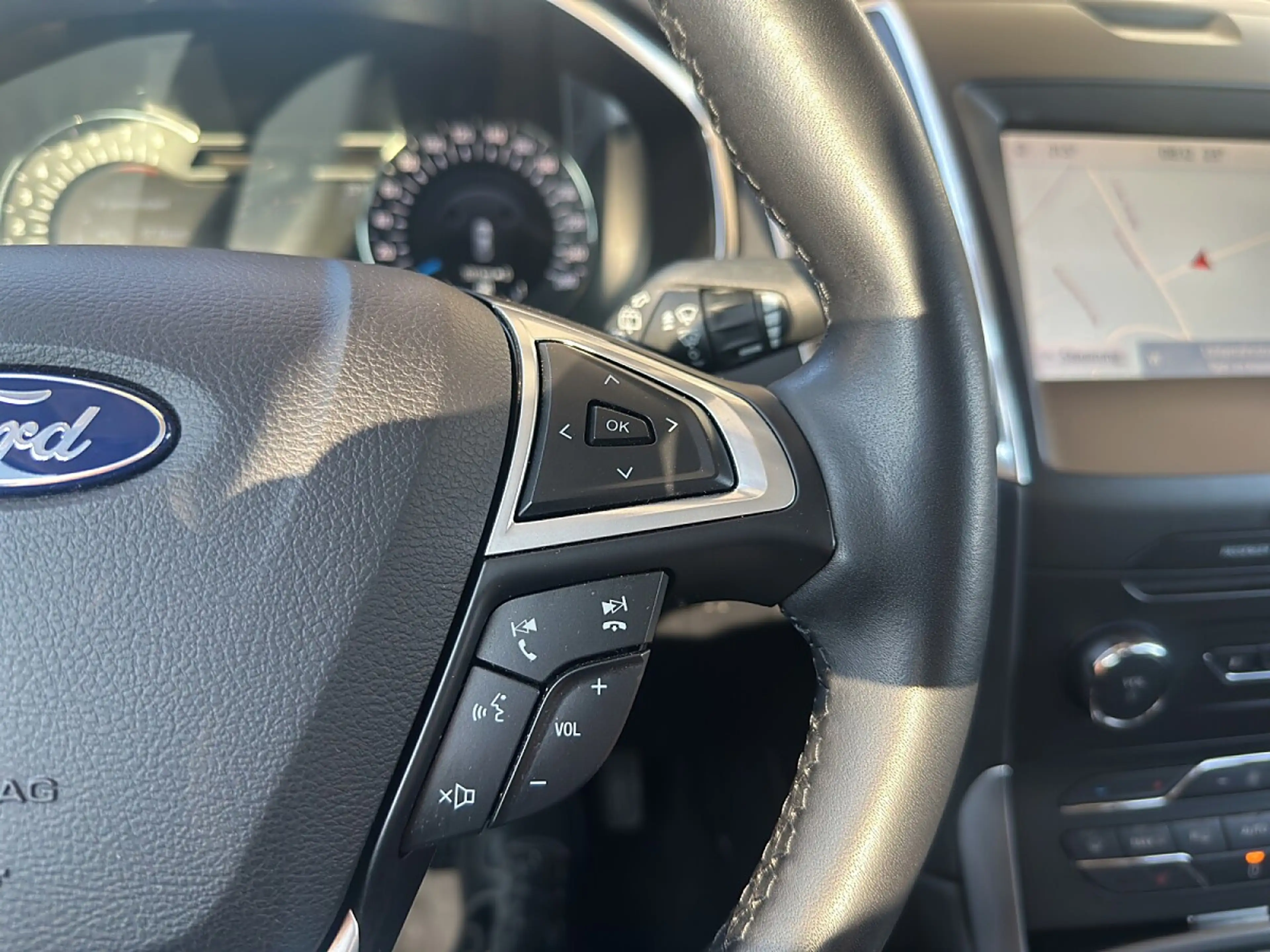 Ford Galaxy 2,5 Duratec Hybrid Titanium Aut. — photo 13