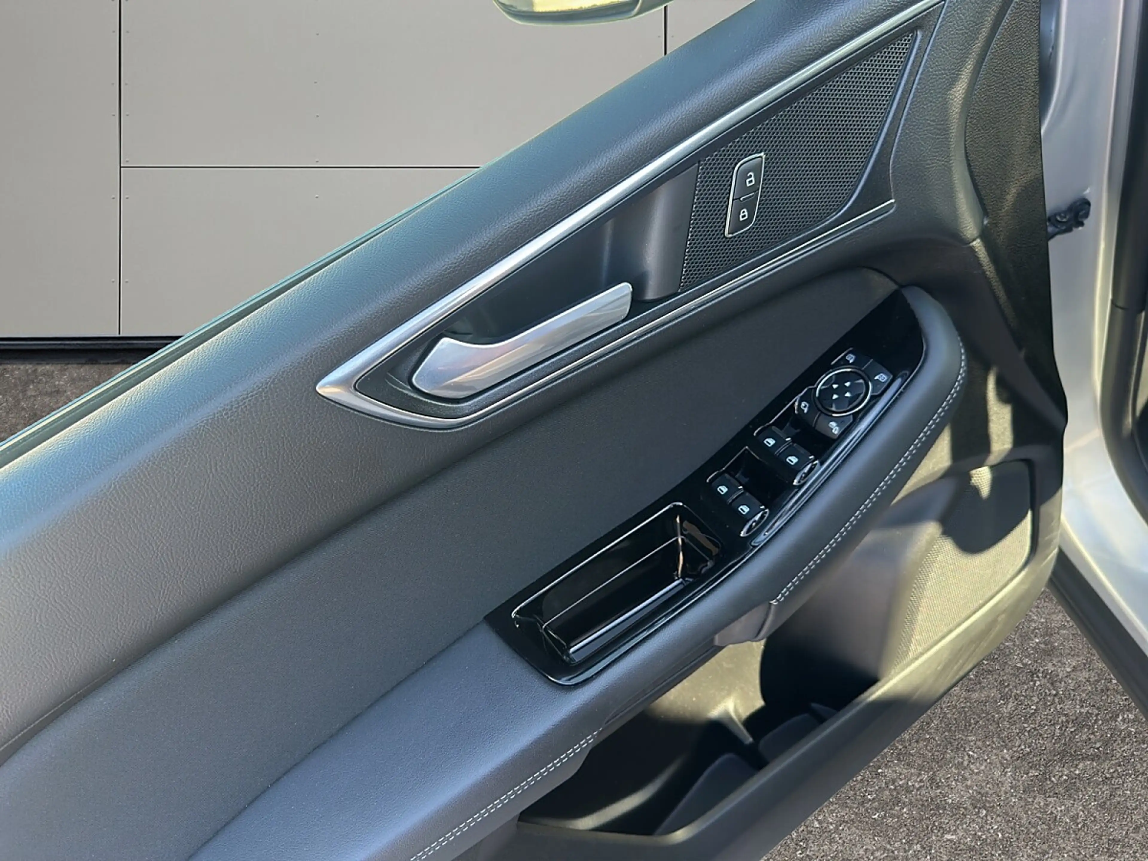 Ford Galaxy 2,5 Duratec Hybrid Titanium Aut. — photo 9