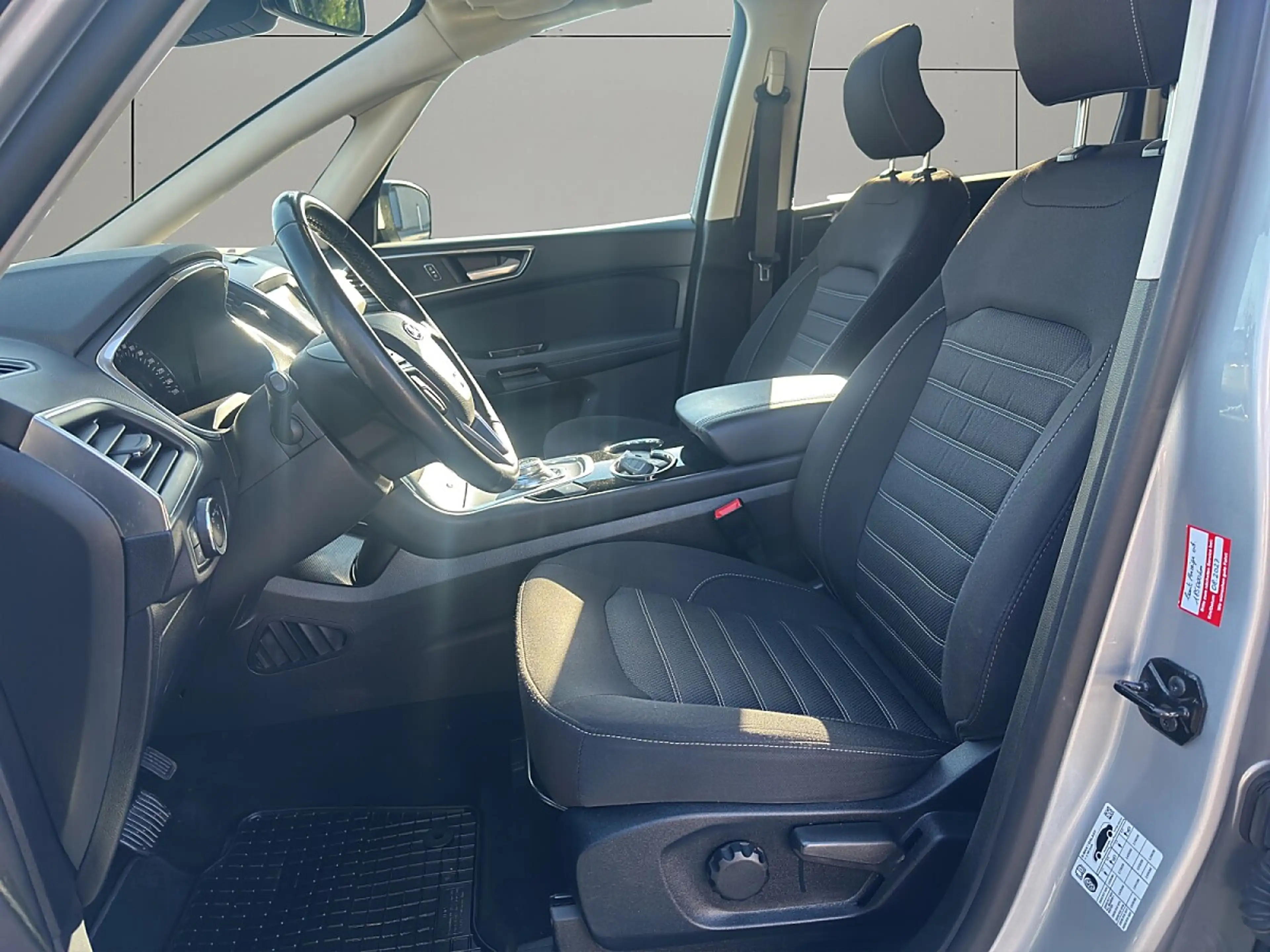Ford Galaxy 2,5 Duratec Hybrid Titanium Aut. — photo 7