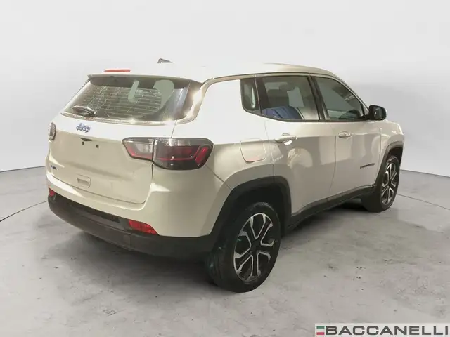 Jeep Compass view 4