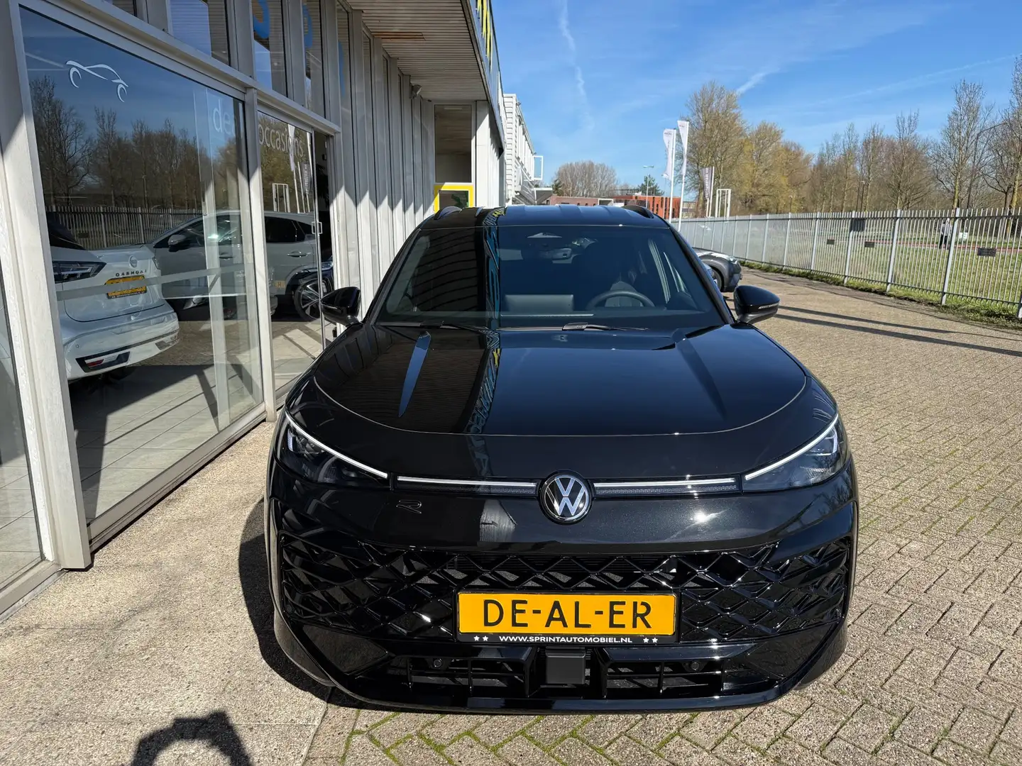 Volkswagen T-Roc 1.5 TSI MILD HYBRID R-Line 150PK / ACHTERUITRIJCAM Zwart - 2