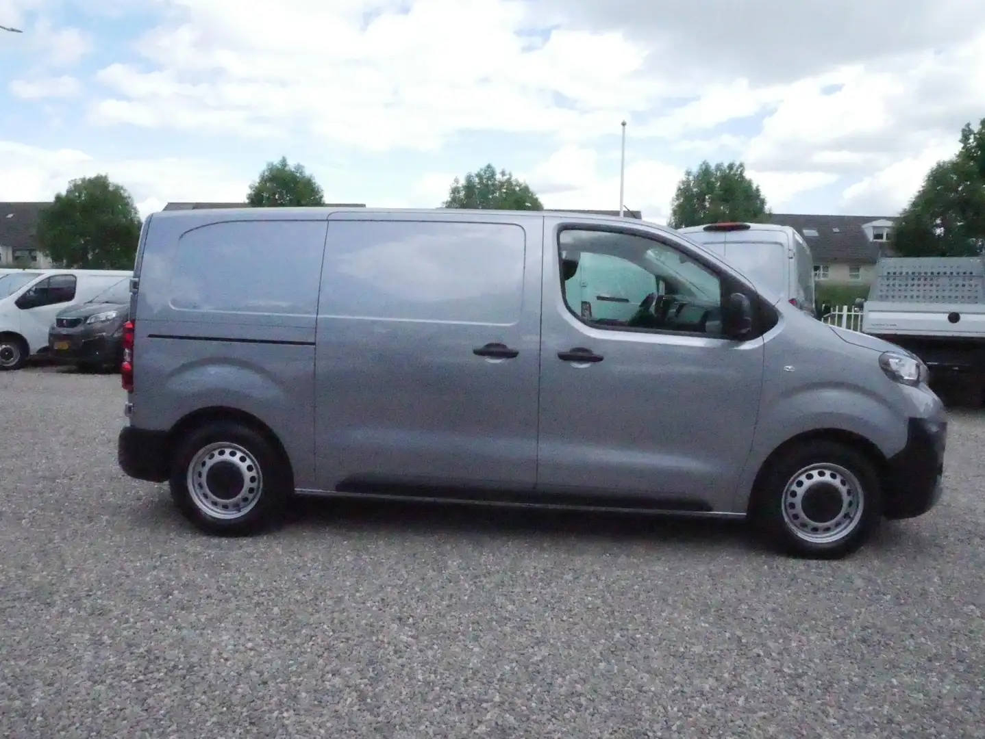 Peugeot Expert 1.5 BlueHDI 100PK, L2, Airco Grau - 2