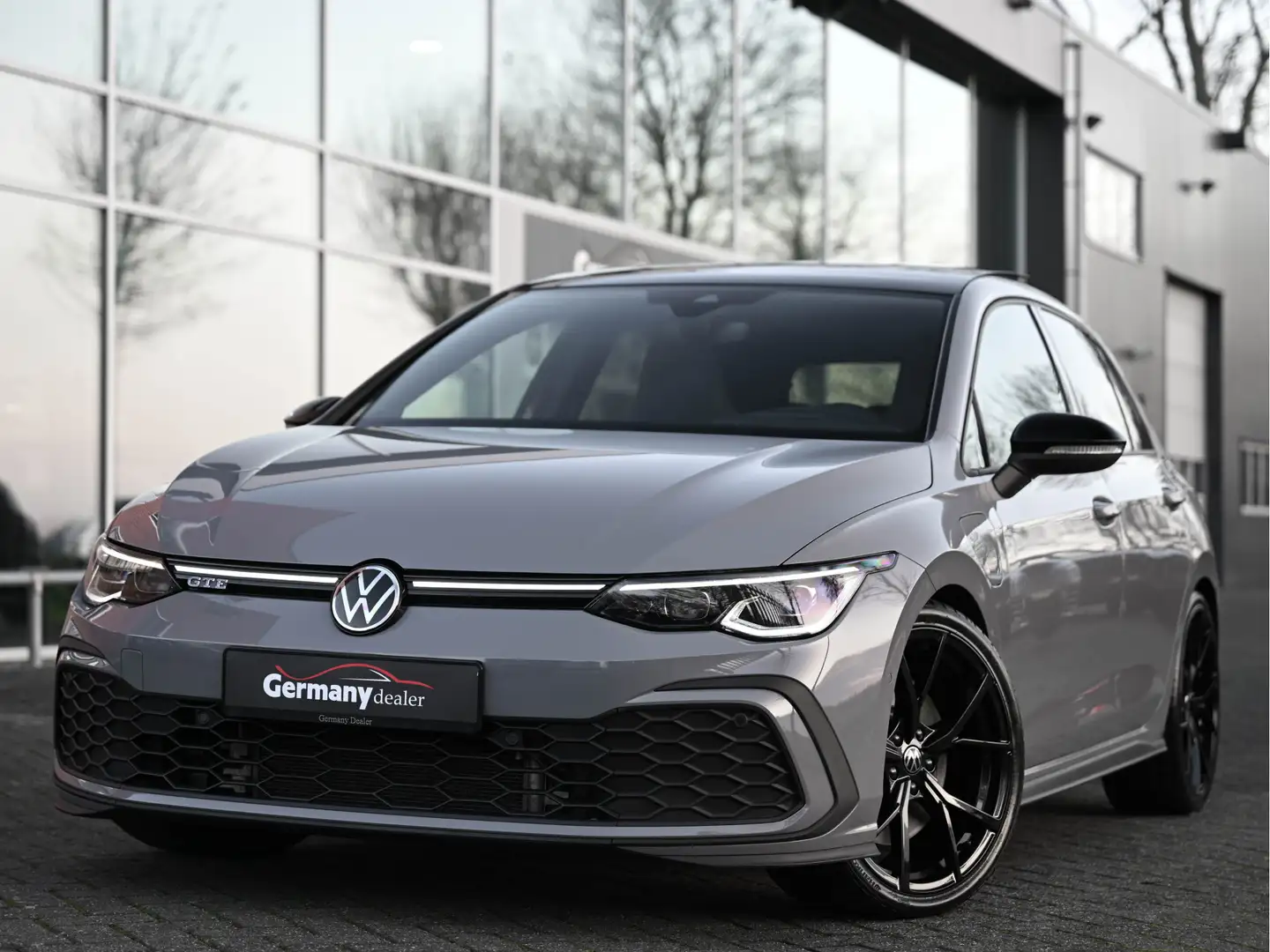 Volkswagen Golf GTE 1.4 eHybrid 245pk Pano Head-Up Camera IQ-Light Key Серый - 1