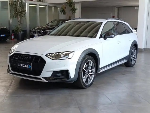 Audi A4 allroad 40 2.0 tdi mhev Identity Contrast quattro 204cv s-tronic