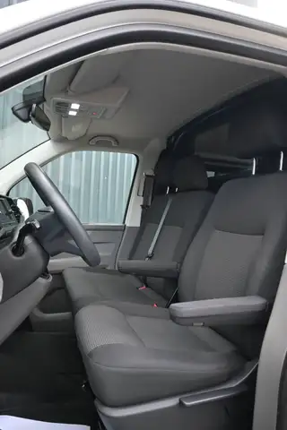 Volkswagen Transporter view 15