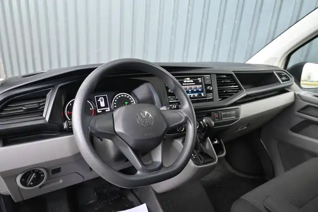 Volkswagen Transporter view 10