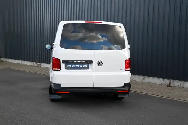 Volkswagen Transporter view 8