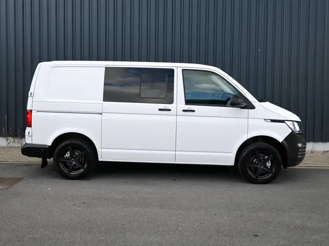 Volkswagen Transporter view 5
