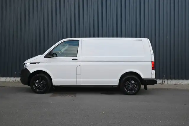 Volkswagen Transporter view 6