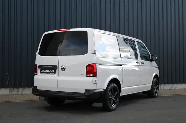 Volkswagen Transporter view 3