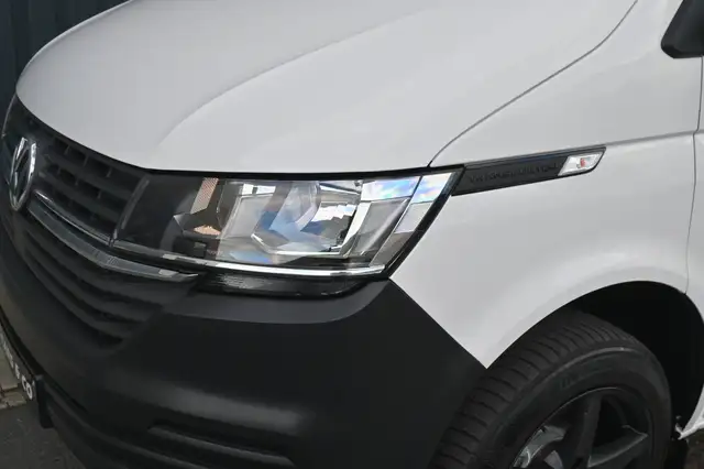Volkswagen Transporter view 9