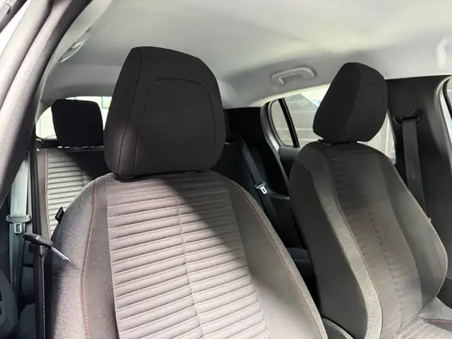 Peugeot 208 view 13