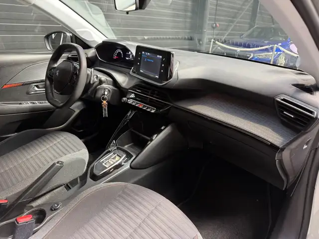 Peugeot 208 view 14