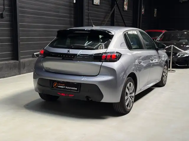 Peugeot 208 view 6