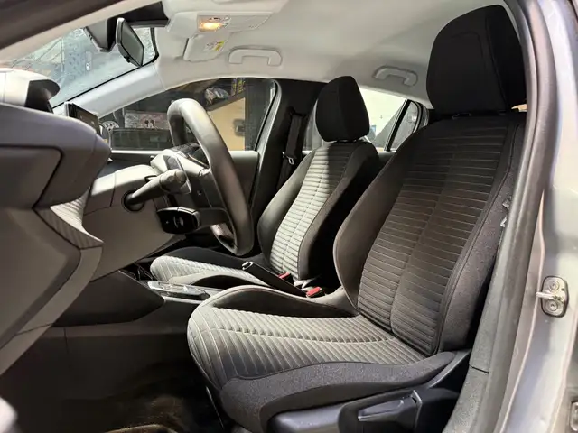 Peugeot 208 view 7