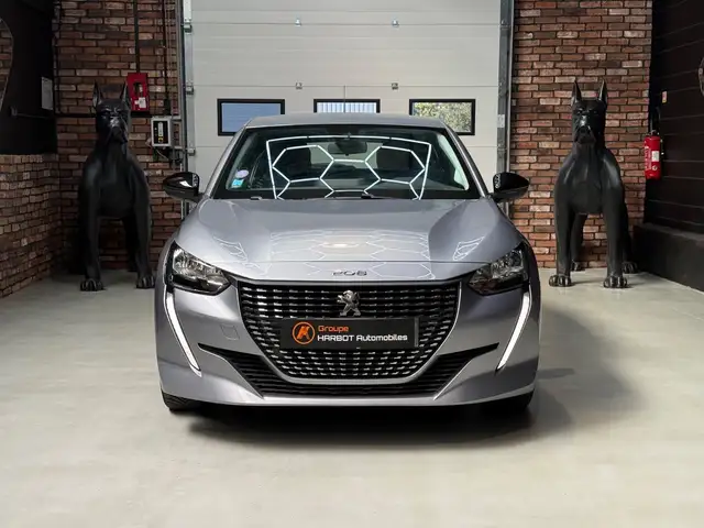Peugeot 208 view 2