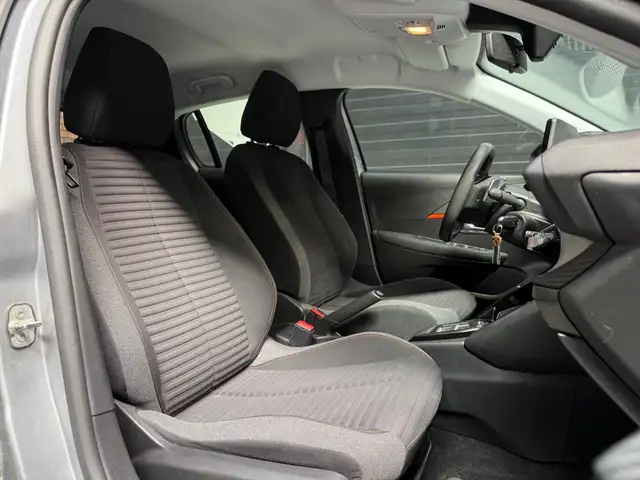 Peugeot 208 view 12