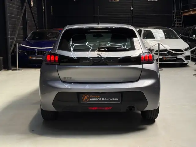 Peugeot 208 view 5