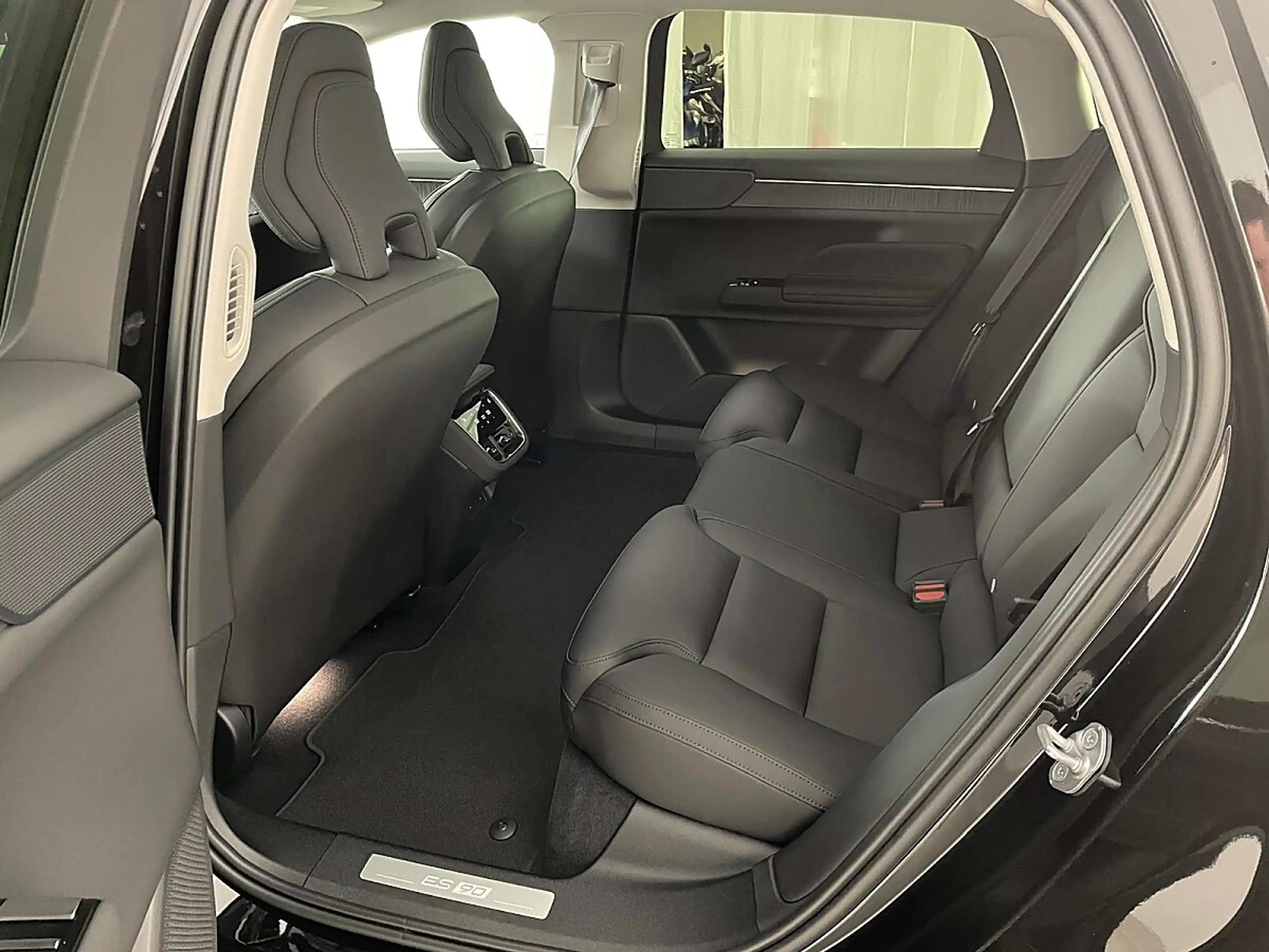 Volvo ES90 Single Motor Extended Range 92kWh Core | Stahl ... — photo 10