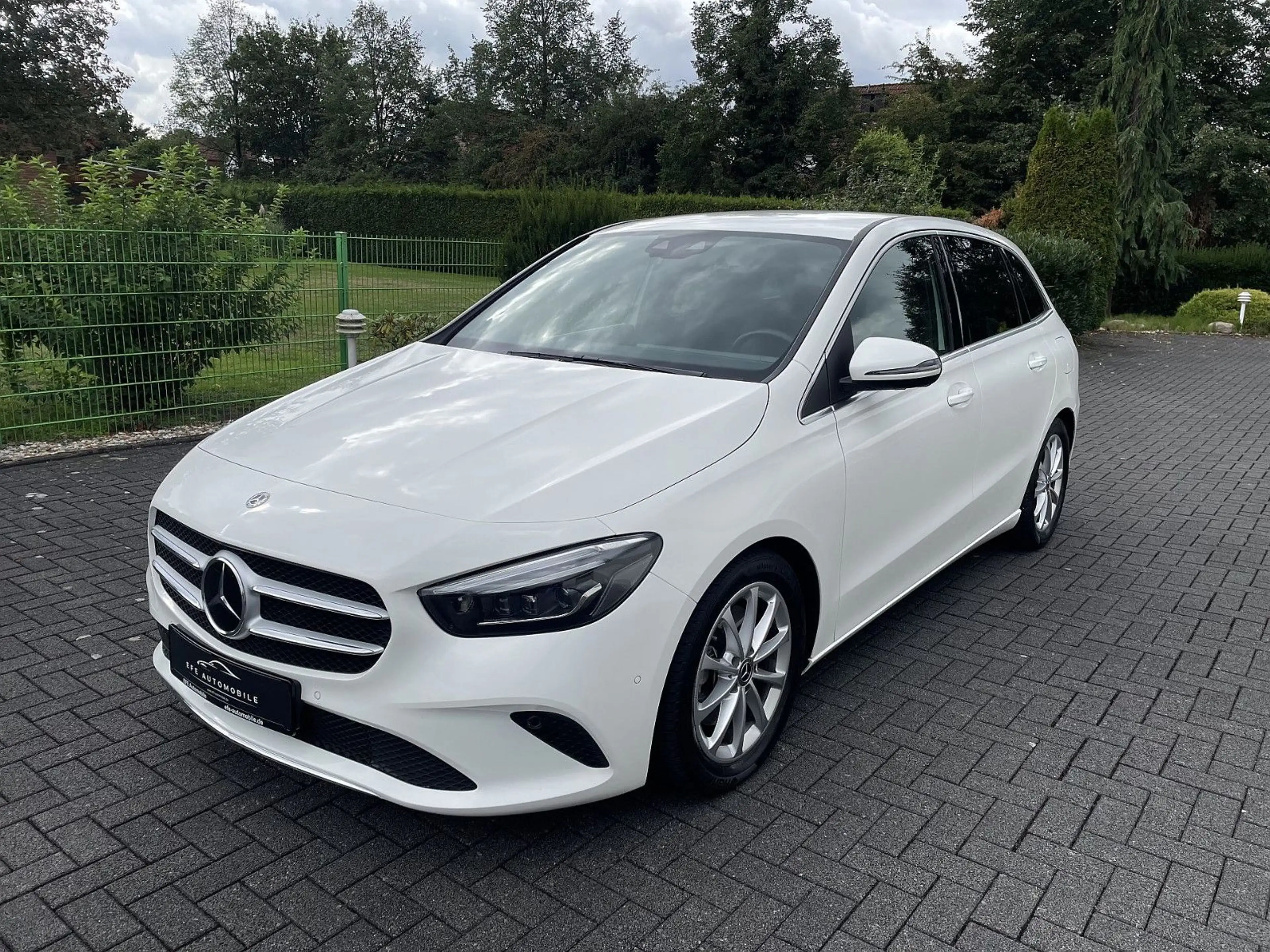 Mercedes-Benz B 220 4MATIC DCT M-BEAM*CAM*ACC*MBUX*STDHZG*