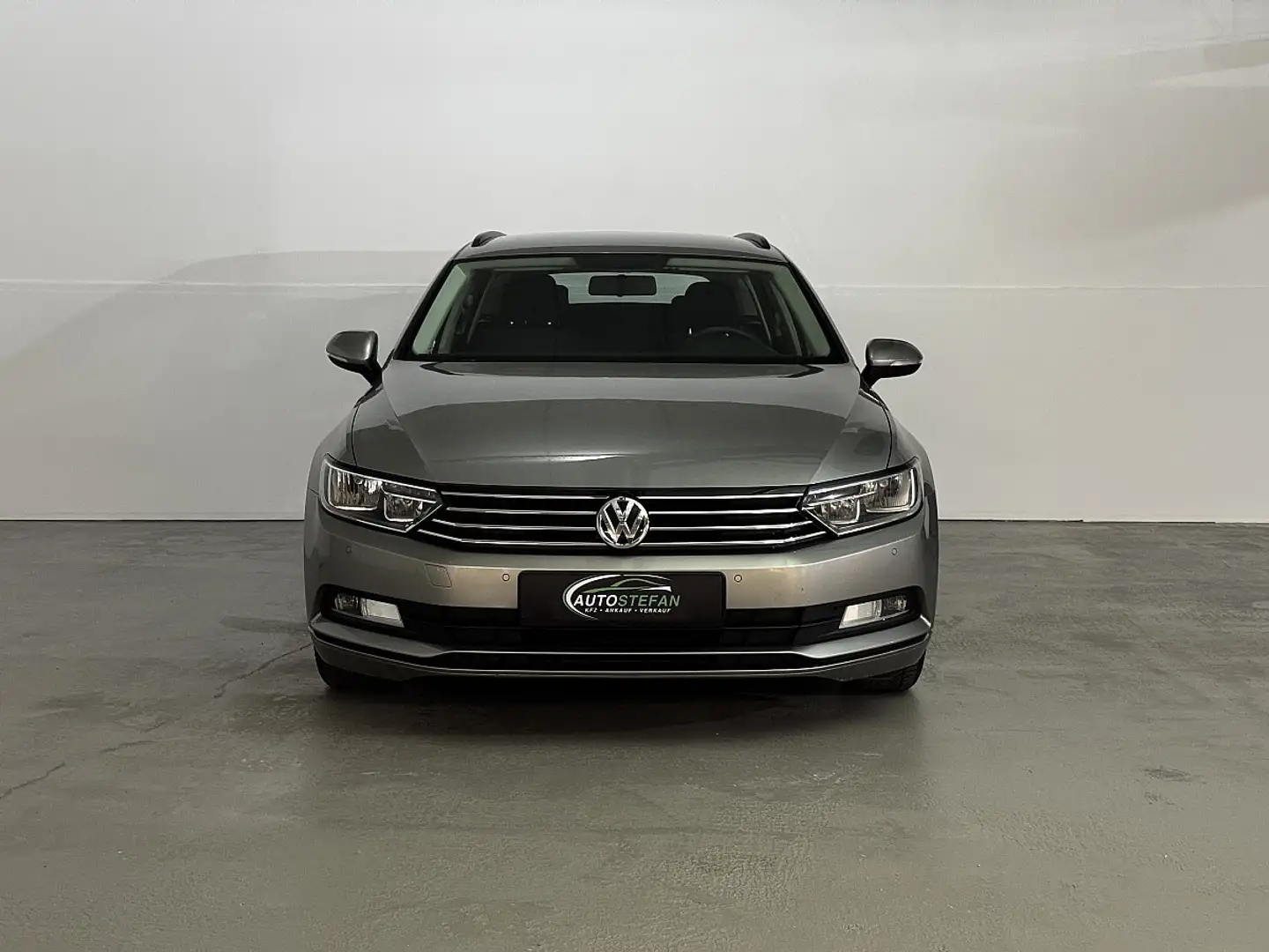 Volkswagen Passat Variant Trendline 1,6 TDI / NAVI / PDC Silber - 2