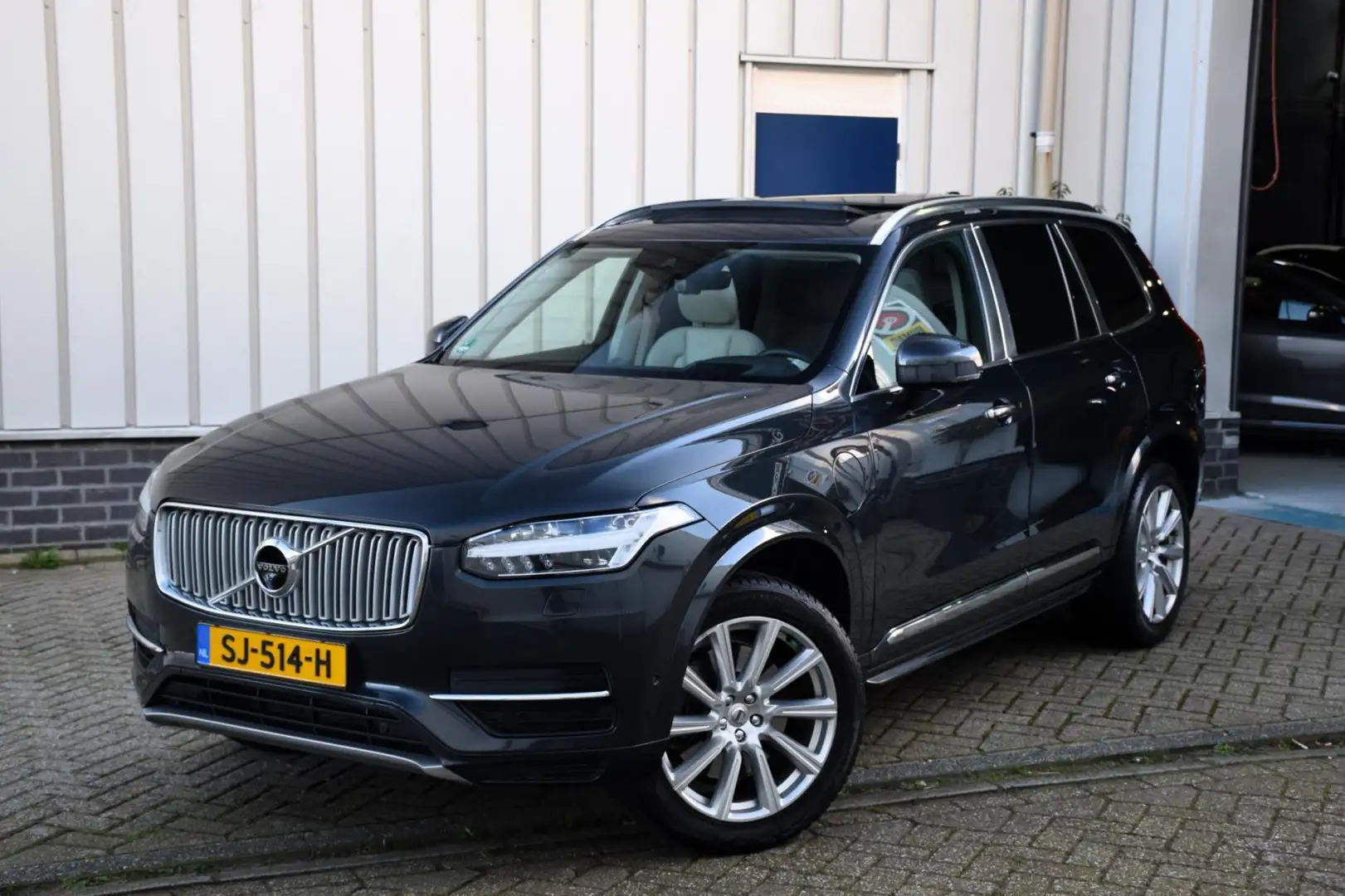 Volvo XC90 2.0 T8 Twin Engine AWD Excellence Grijs - 2