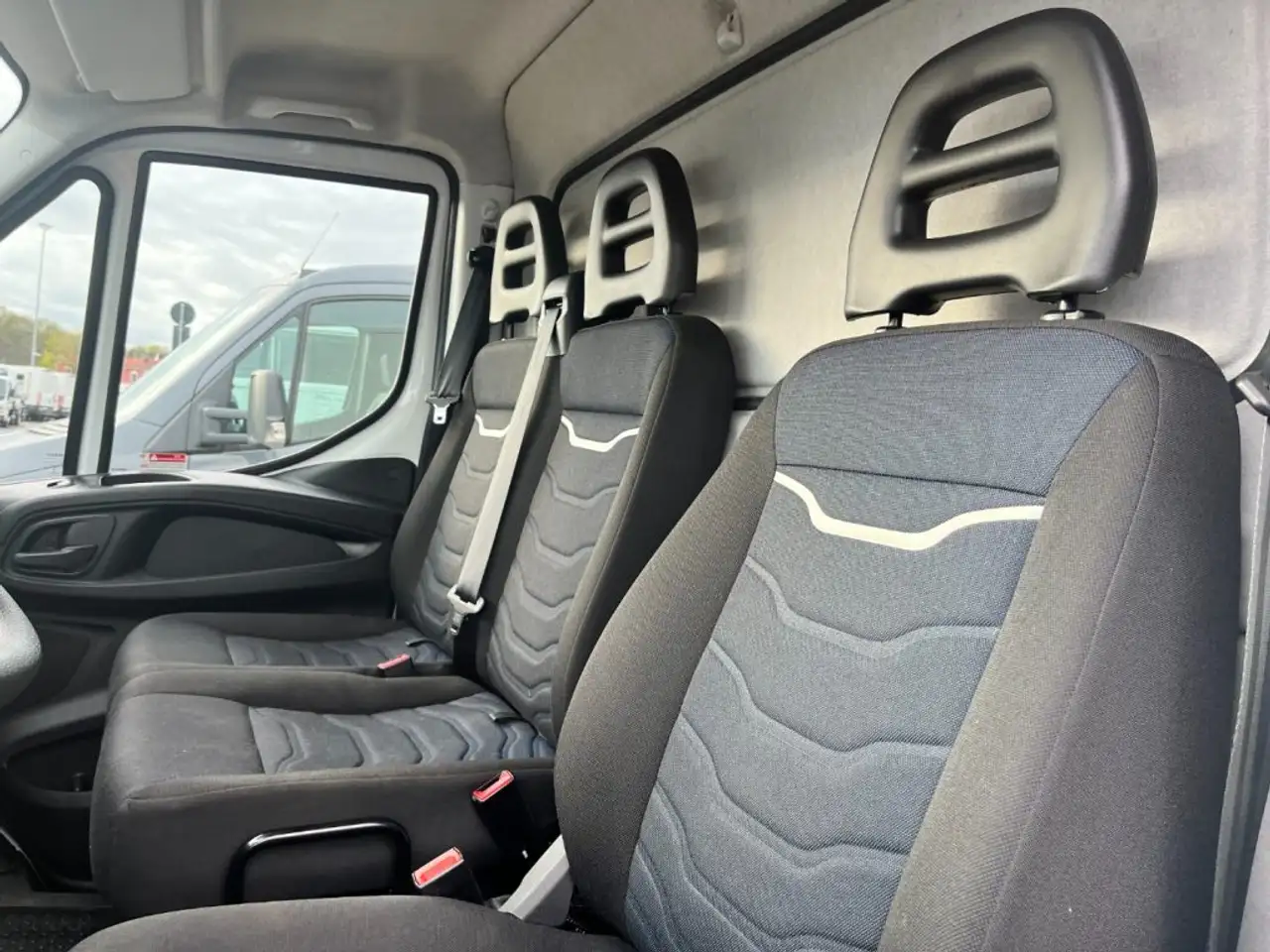 Iveco Daily 2021 — фото 13