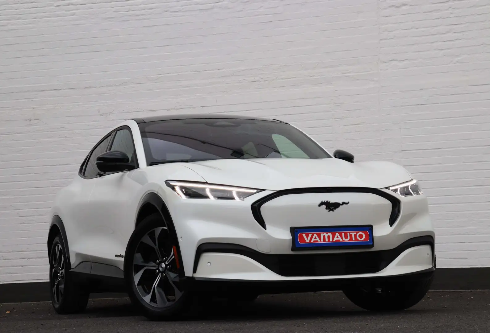Ford Mustang Mach-E AWD Premium - Pano/Keyess/B\u0026O/Memory/Leather/360 Blanc - 1