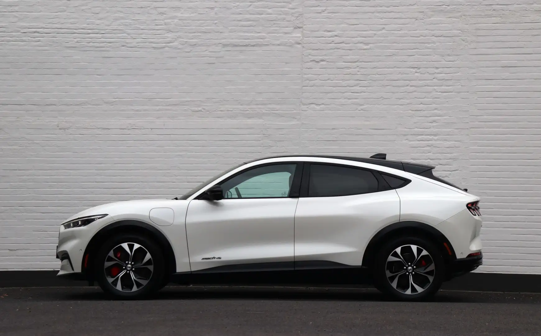 Ford Mustang Mach-E AWD Premium - Pano/Keyess/B\u0026O/Memory/Leather/360 Blanc - 2