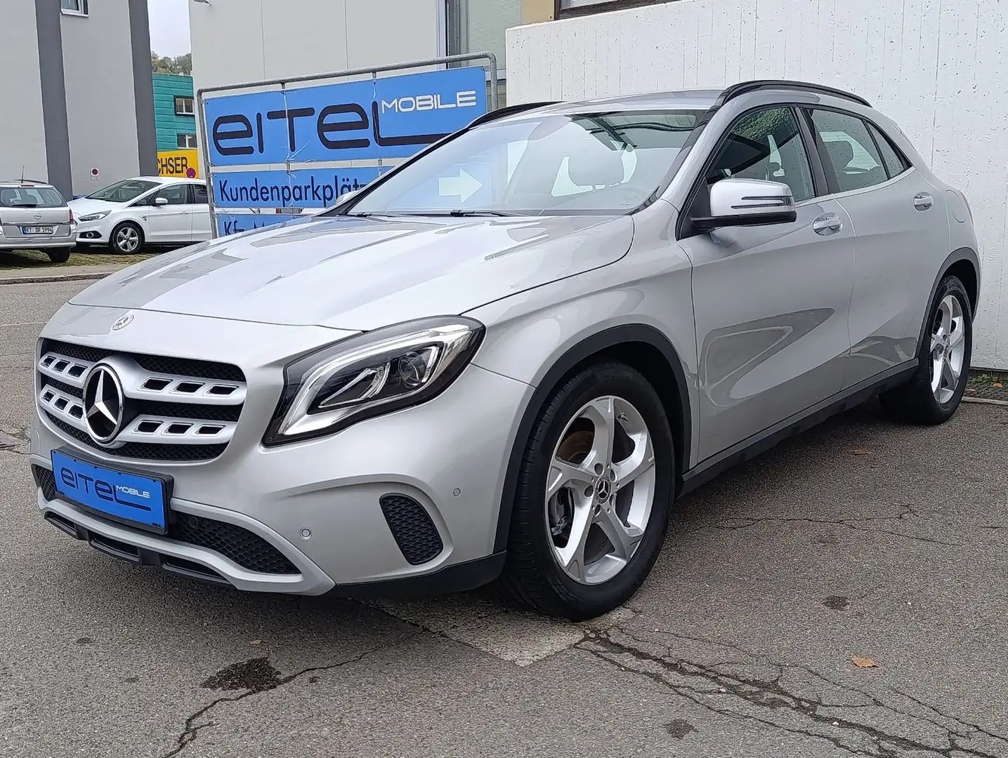 Mercedes-Benz GLA 200 Style Navi Kamera LED SHZ Tempomat Plateado - 1