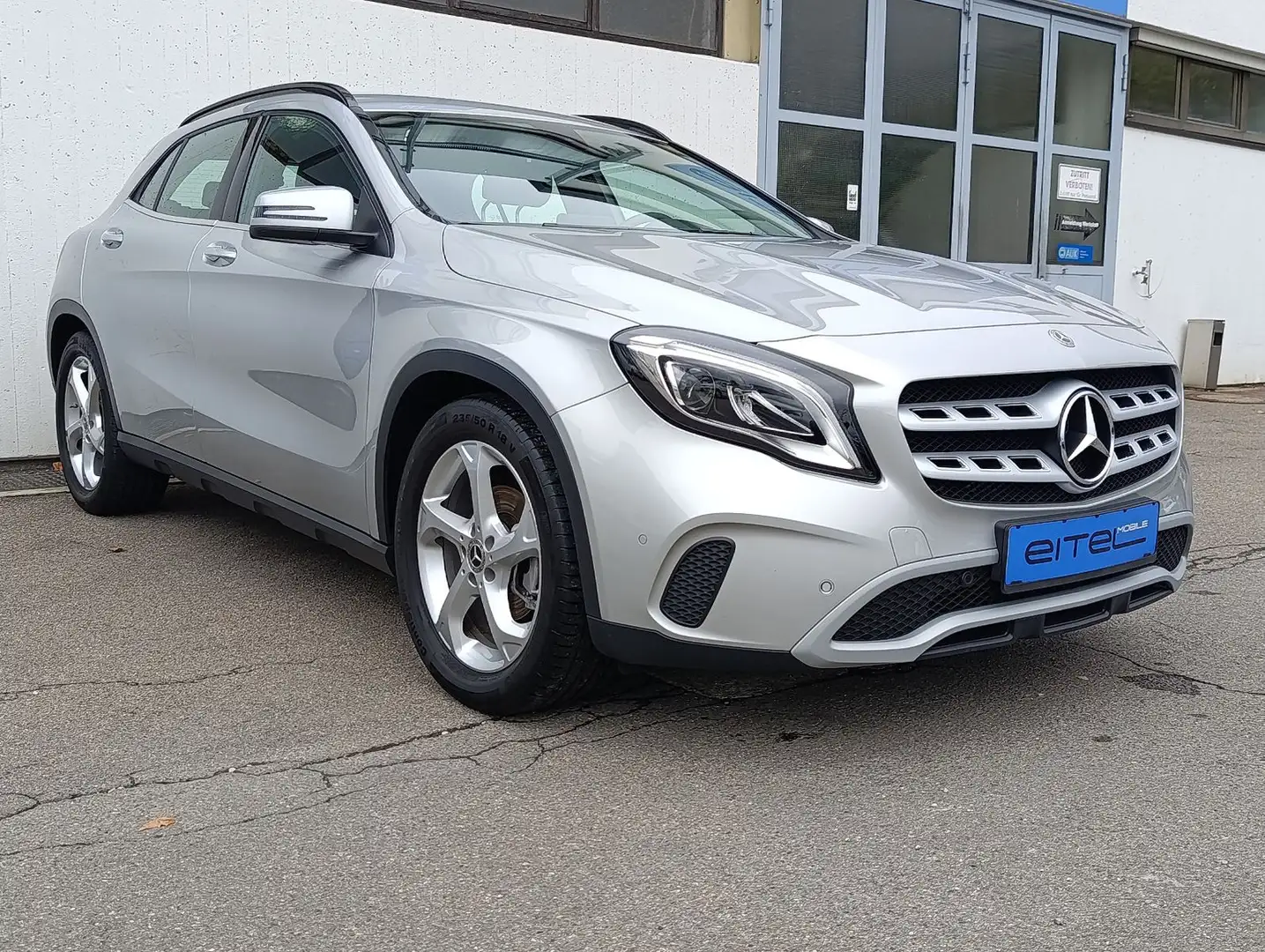 Mercedes-Benz GLA 200 Style Navi Kamera LED SHZ Tempomat Plateado - 2