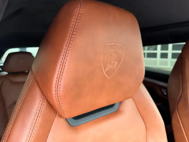 Lamborghini Urus view 13