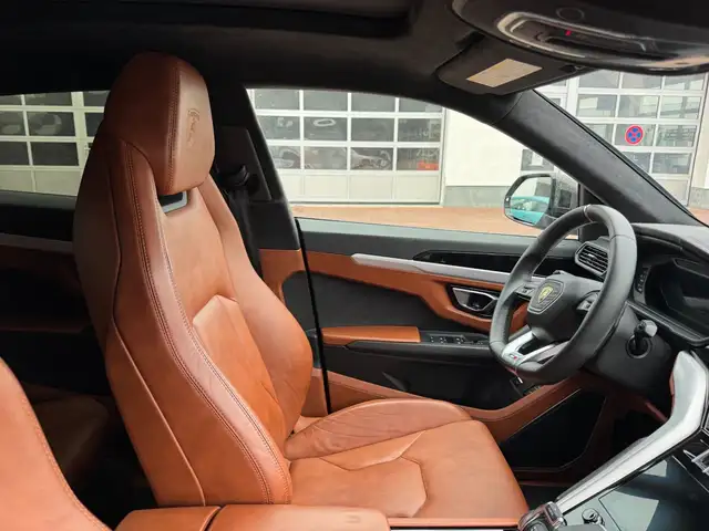 Lamborghini Urus view 11