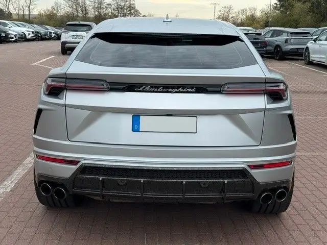 Lamborghini Urus view 4