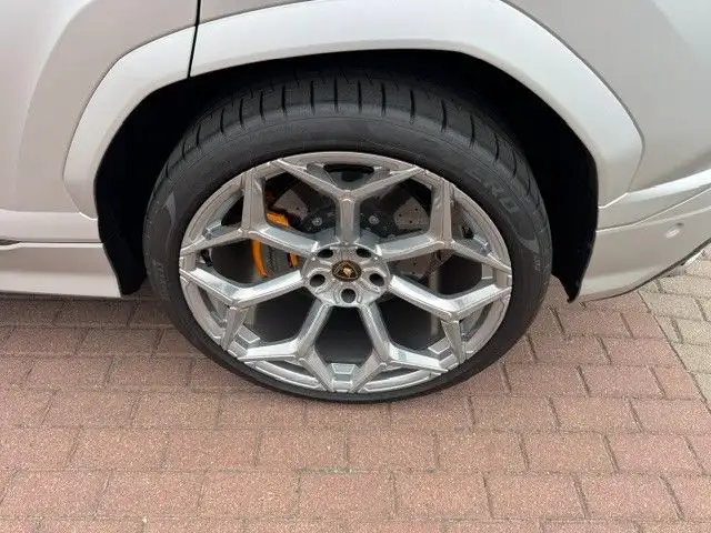 Lamborghini Urus view 14