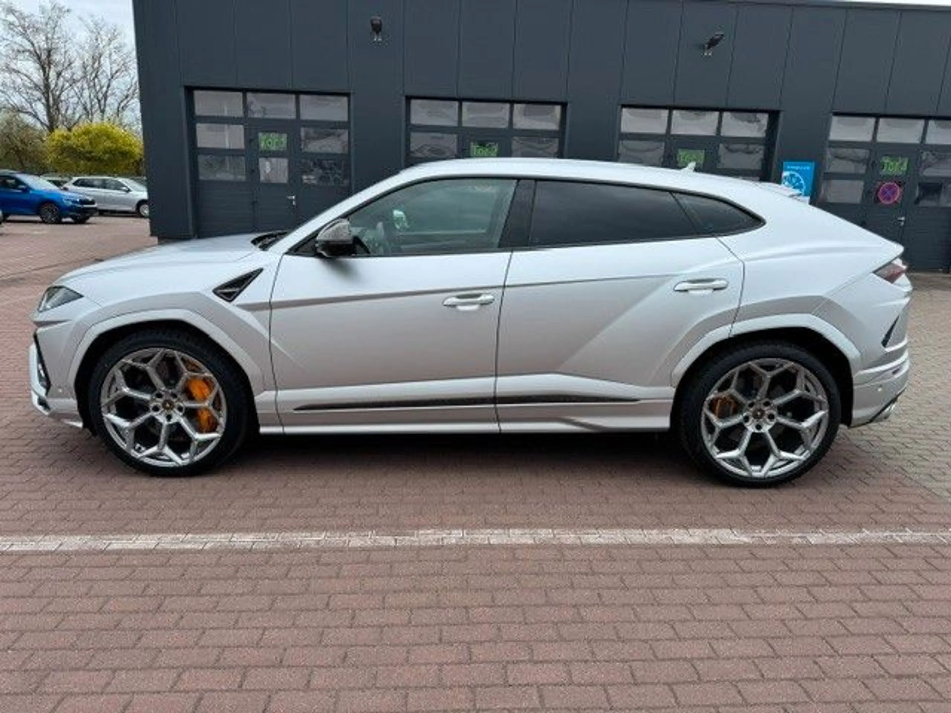 Lamborghini Urus LP650 *PANO*HeUp*23**Mietkauf* — photo 3