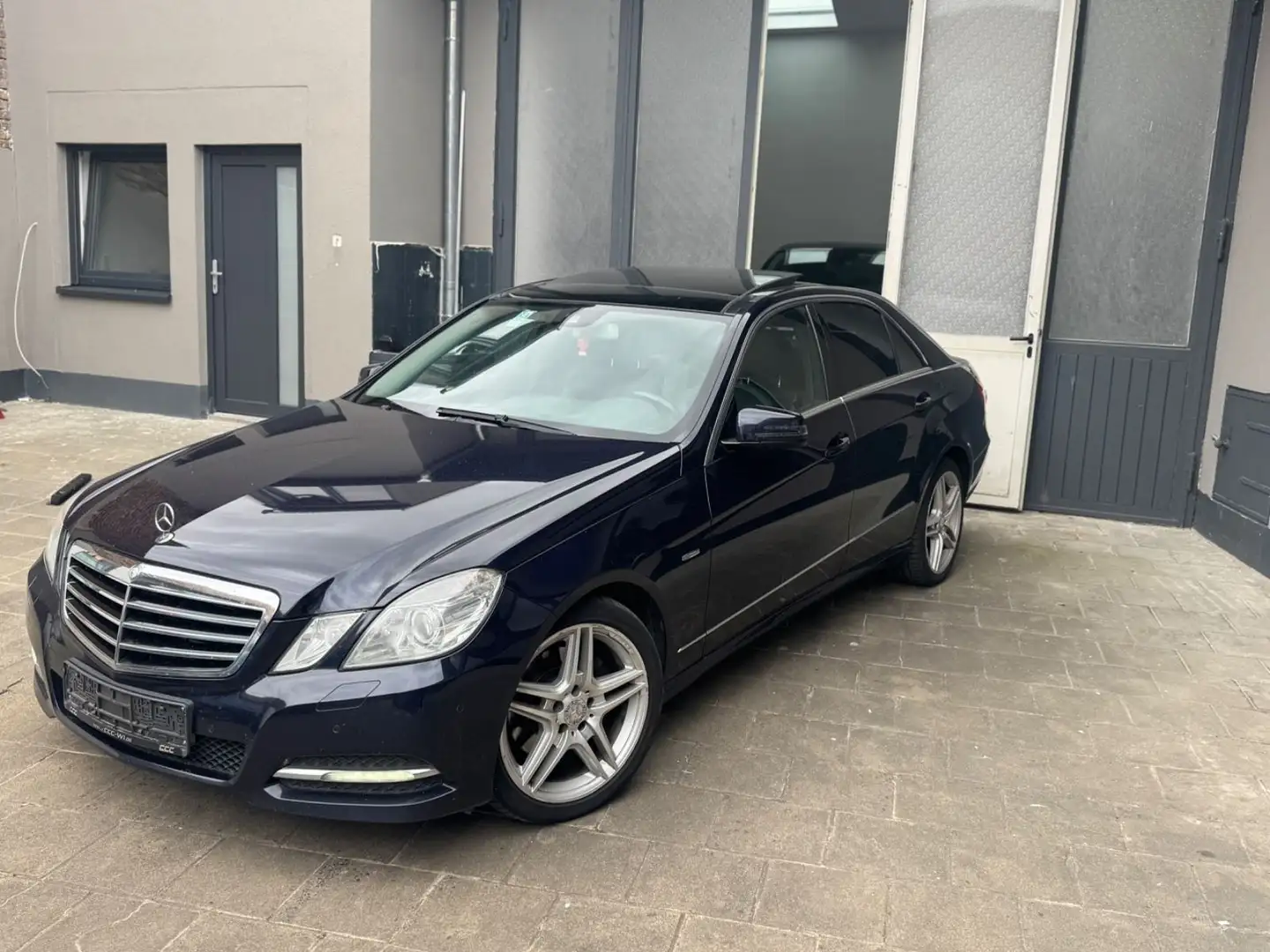 Mercedes-Benz E 350 ~Avantgarde+PANO+NAVI+LEDER~VOLL Niebieski - 1