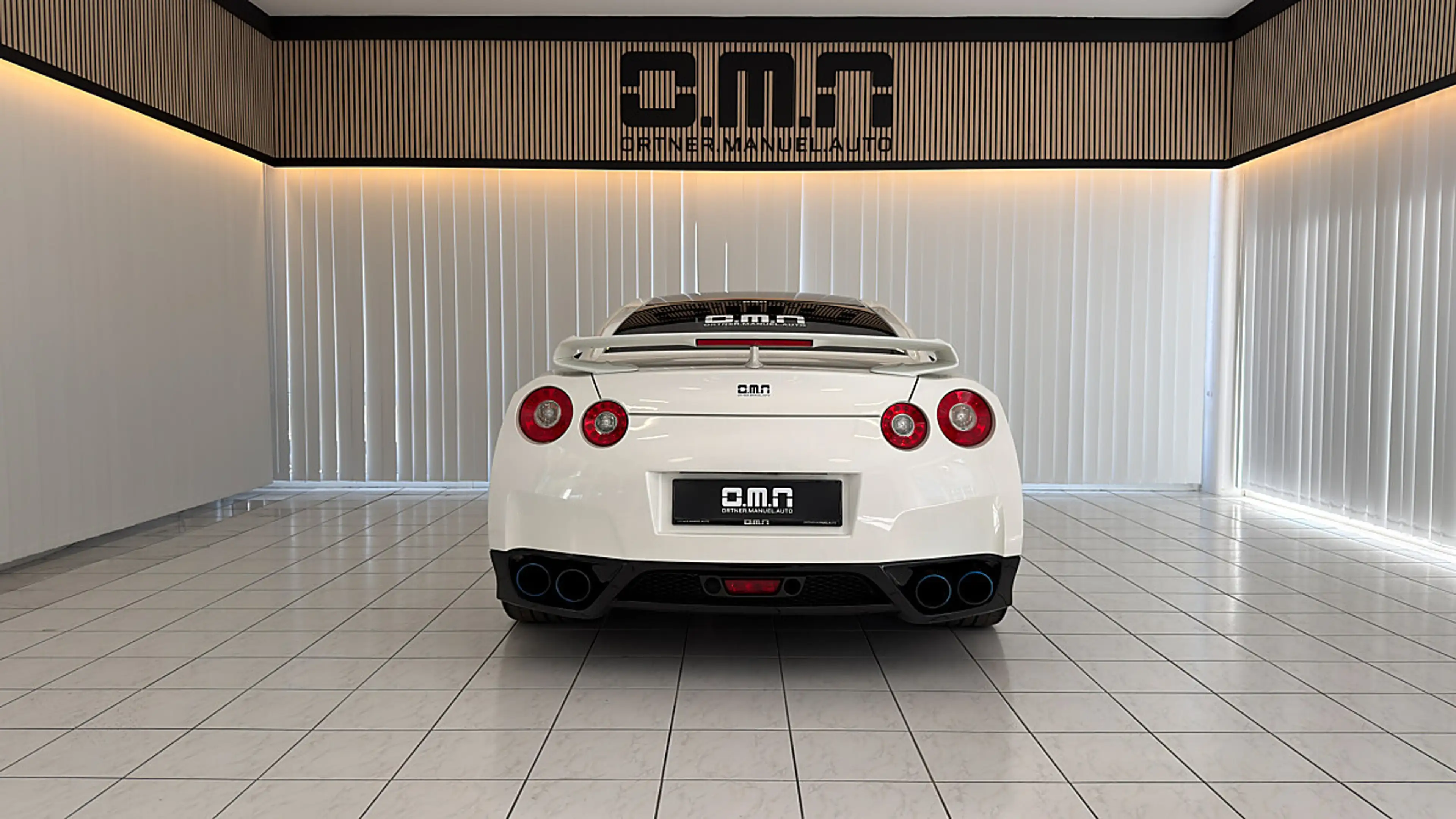 Nissan GT-R Premium Edition — photo 5