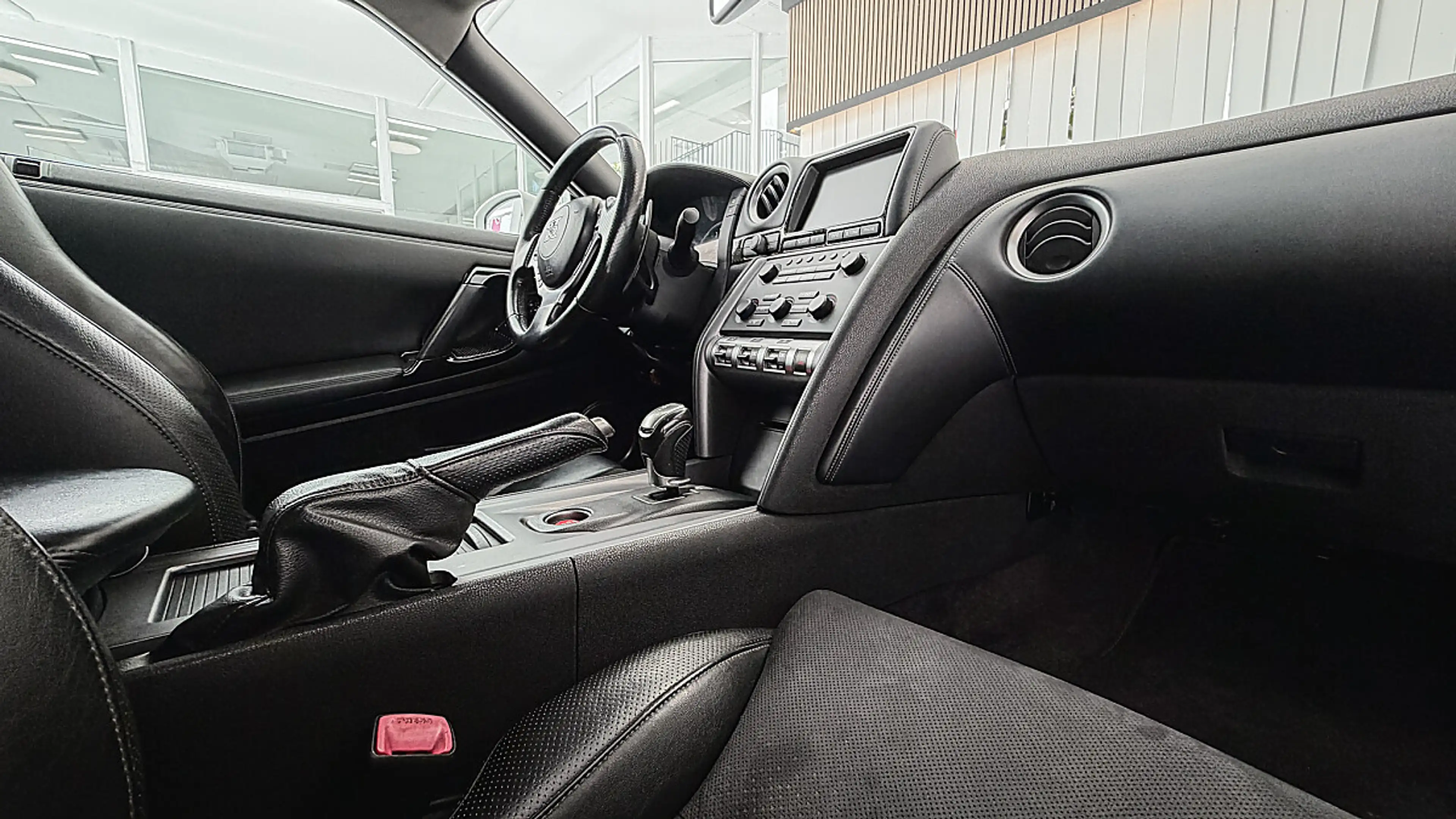 Nissan GT-R Premium Edition — photo 14