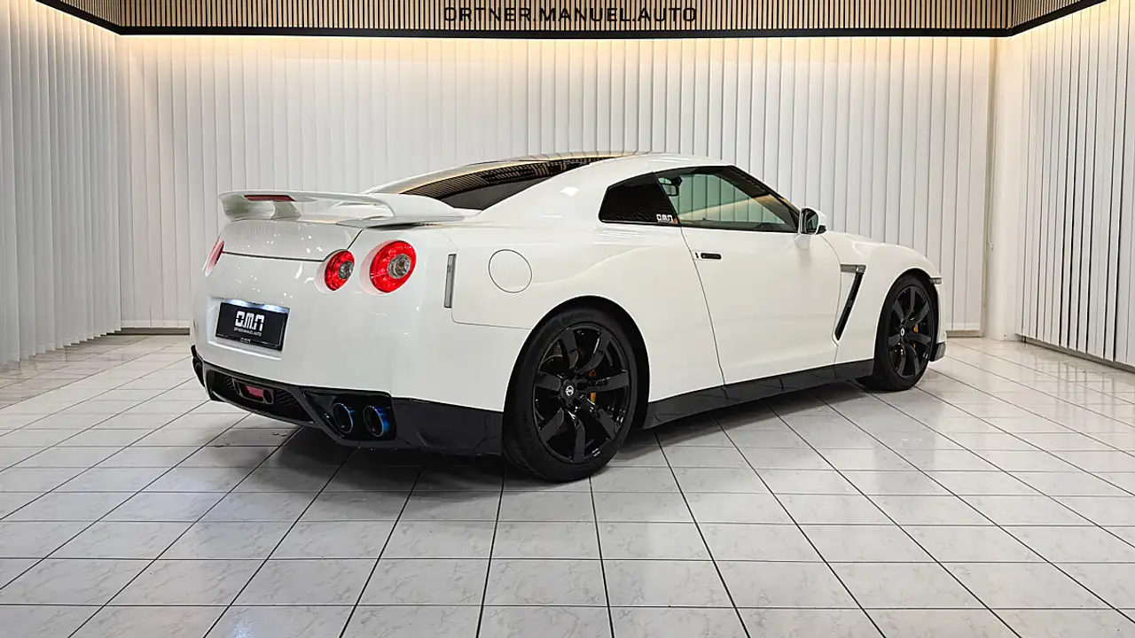 Nissan GT-R Premium Edition