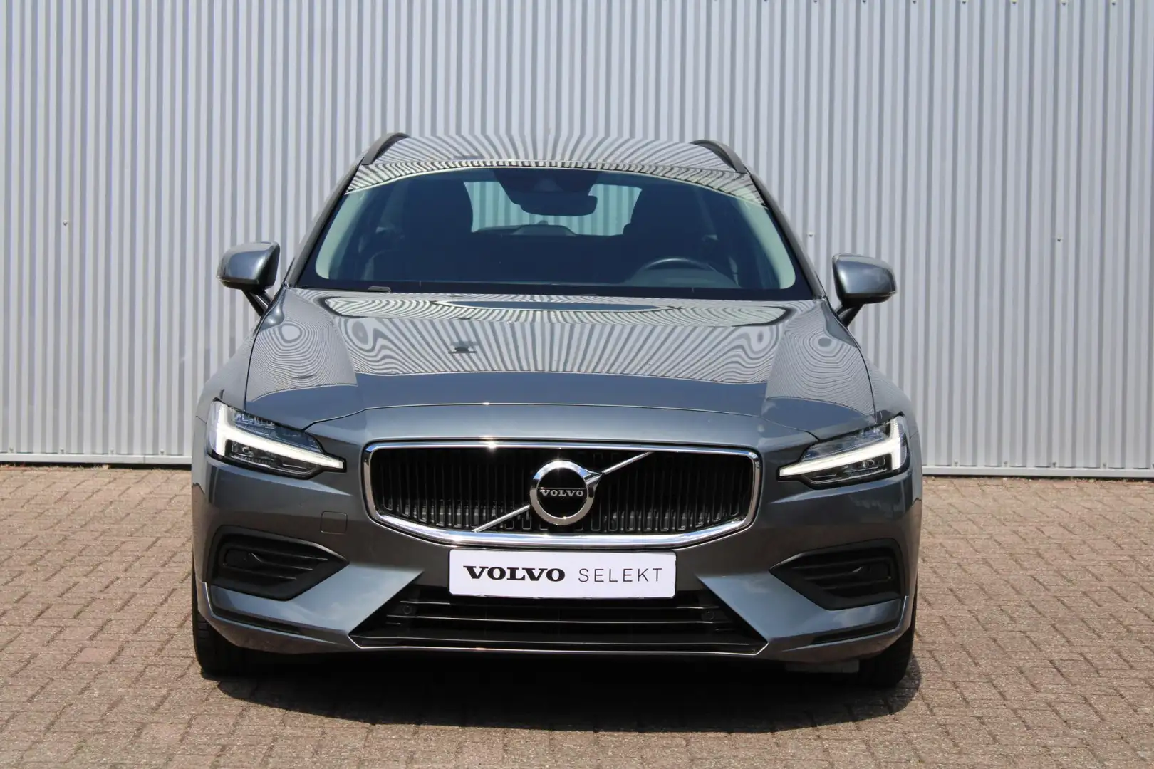 Volvo V60 B3 Automaat Momentum Advantage | Adaptieve Cruise Gris - 2