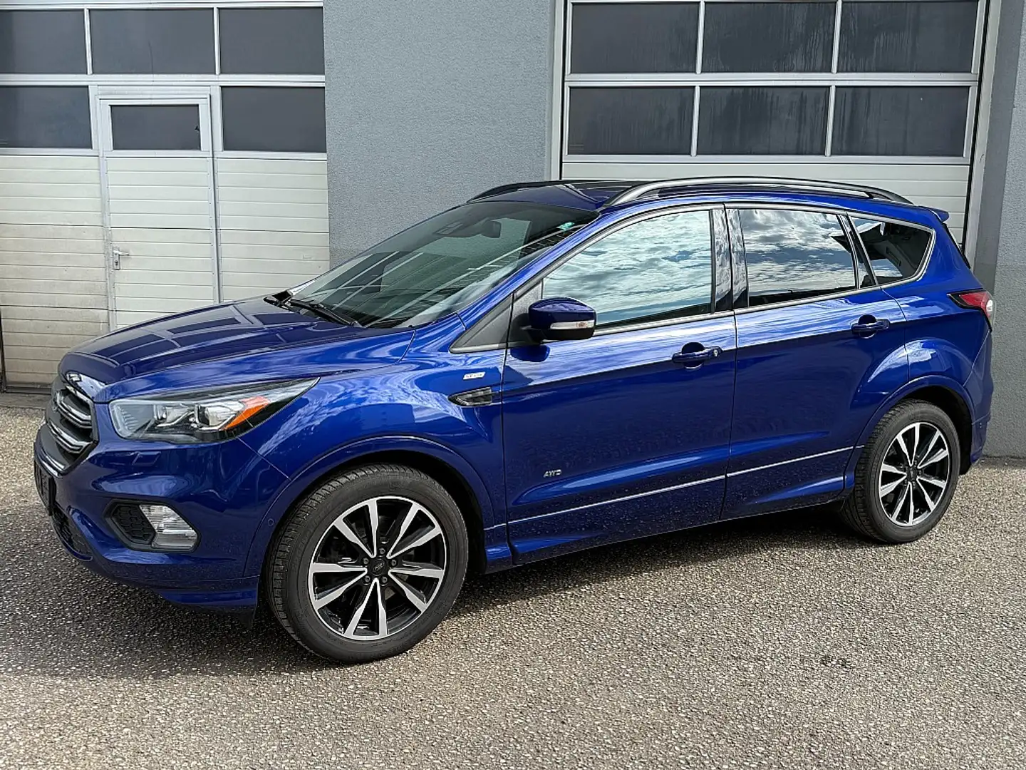 Ford Kuga 2,0 TDCi ST-Line Aut. AWD Bleu - 1