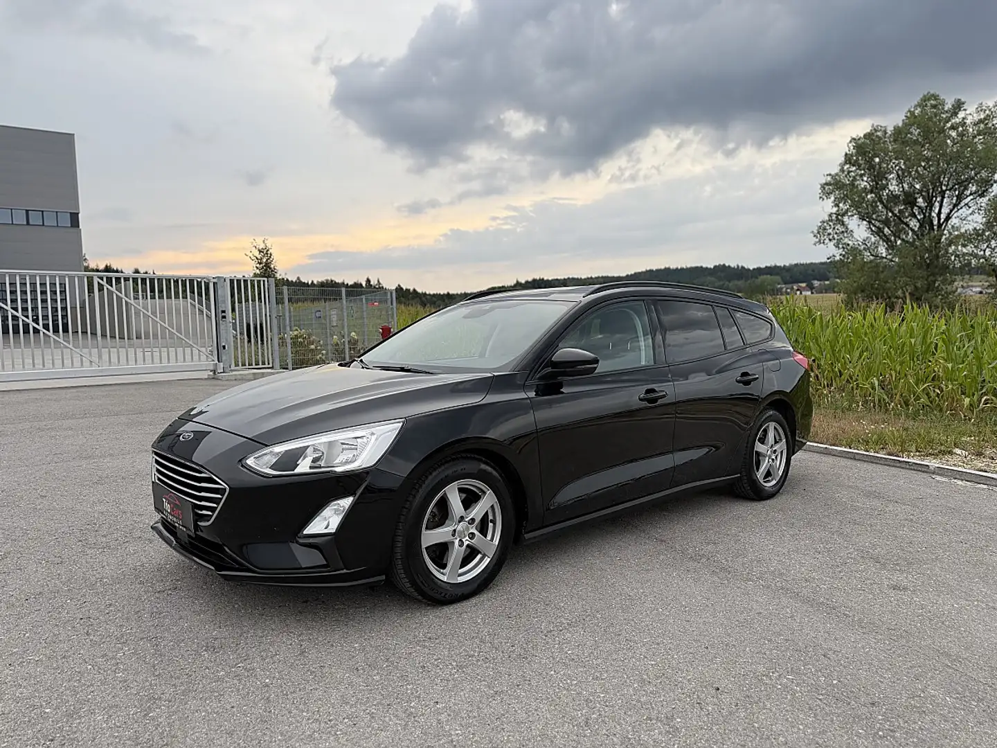 Ford Focus Traveller 1,5TDCI EcoBlue Trend Edition *TOPZUS... Schwarz - 2