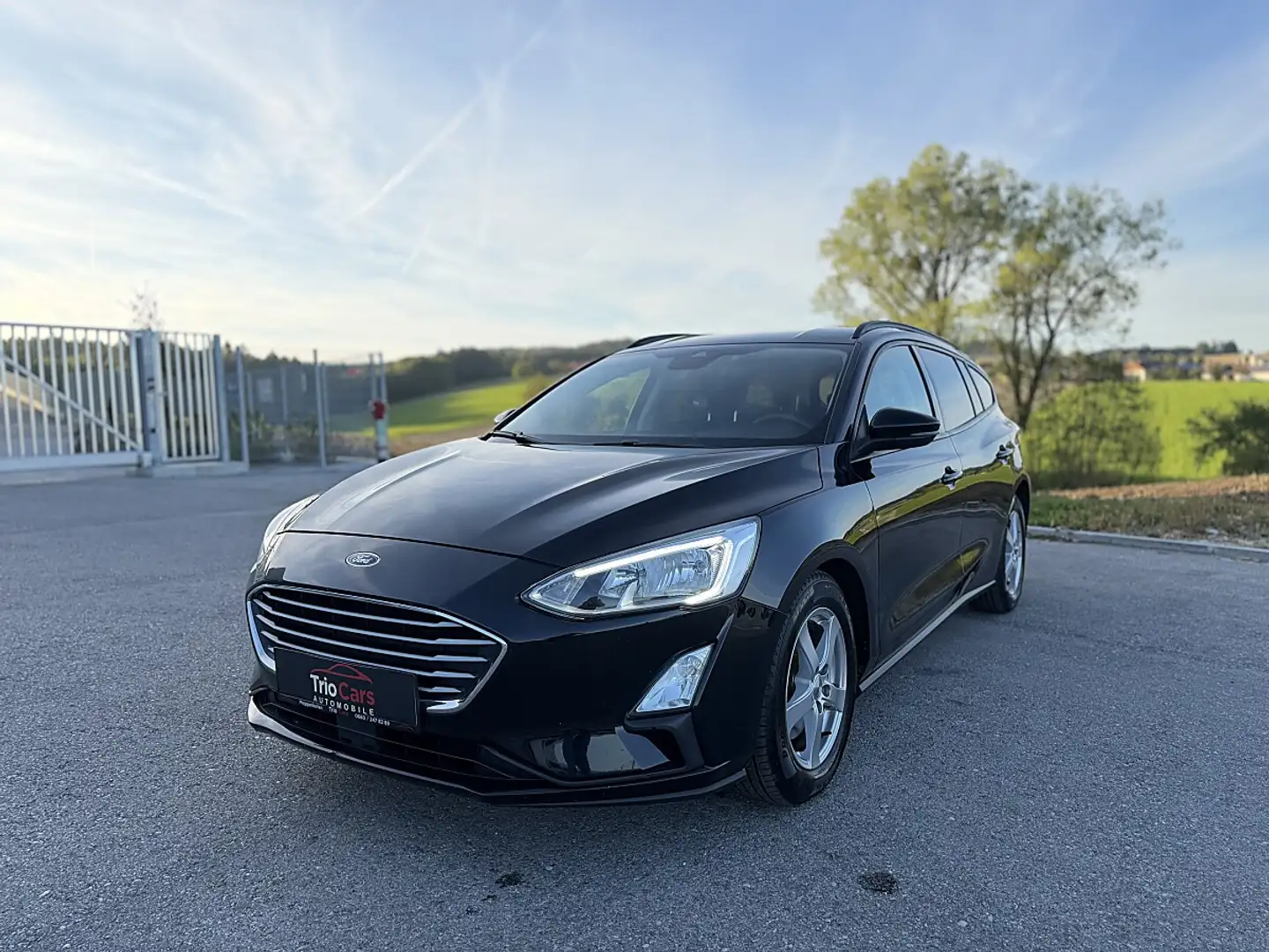 Ford Focus Traveller 1,5TDCI EcoBlue Trend Edition *TOPZUS... Schwarz - 1